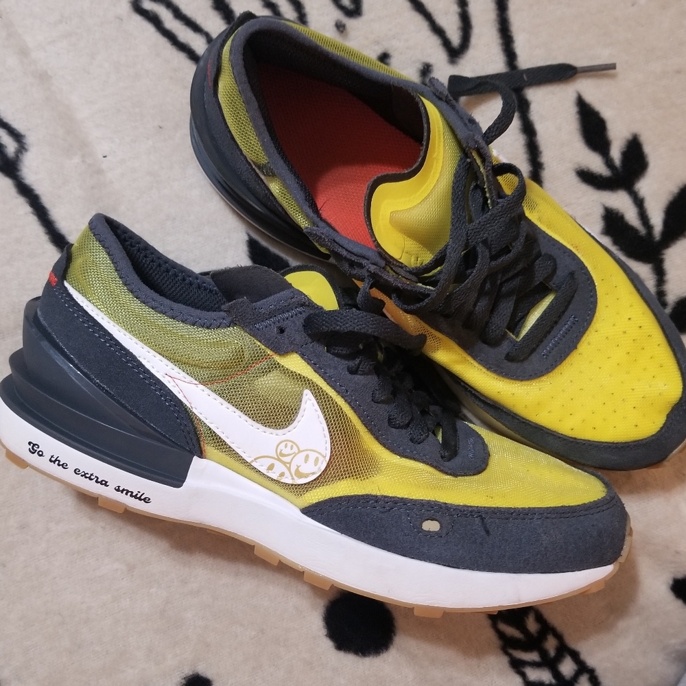 Nike Waffle One Smile sneakers